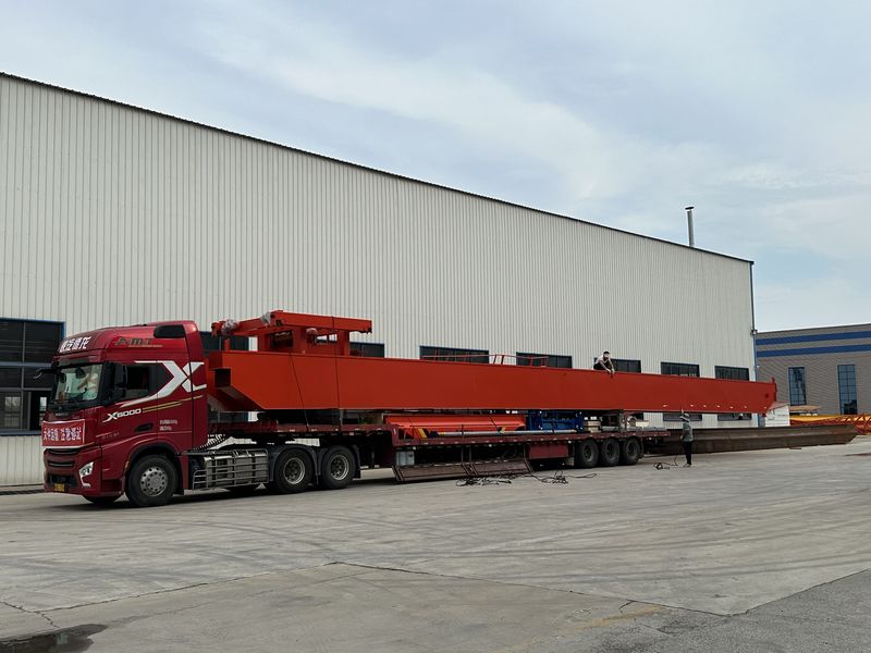 重慶某公司采購我公司一臺新式雙梁通用橋式起重機(jī)。